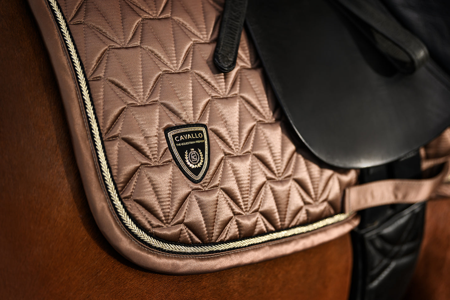 Tapis Cavallyana, dark caramel - Cavallo Premium Capsule AW 24