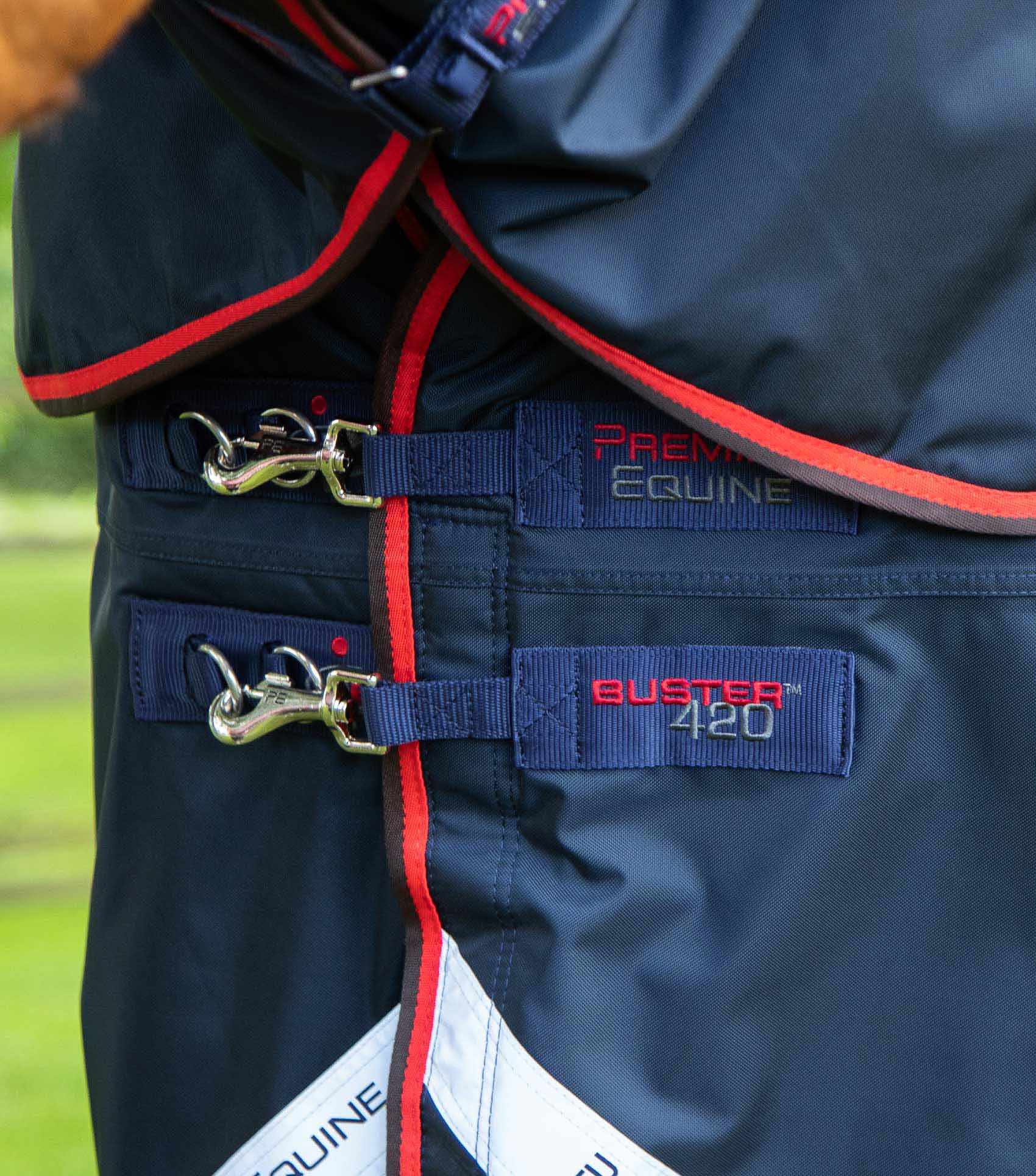 Couverture imperméable, Buster 420gr - Premier Equine – Crin d'élégance  Sellerie